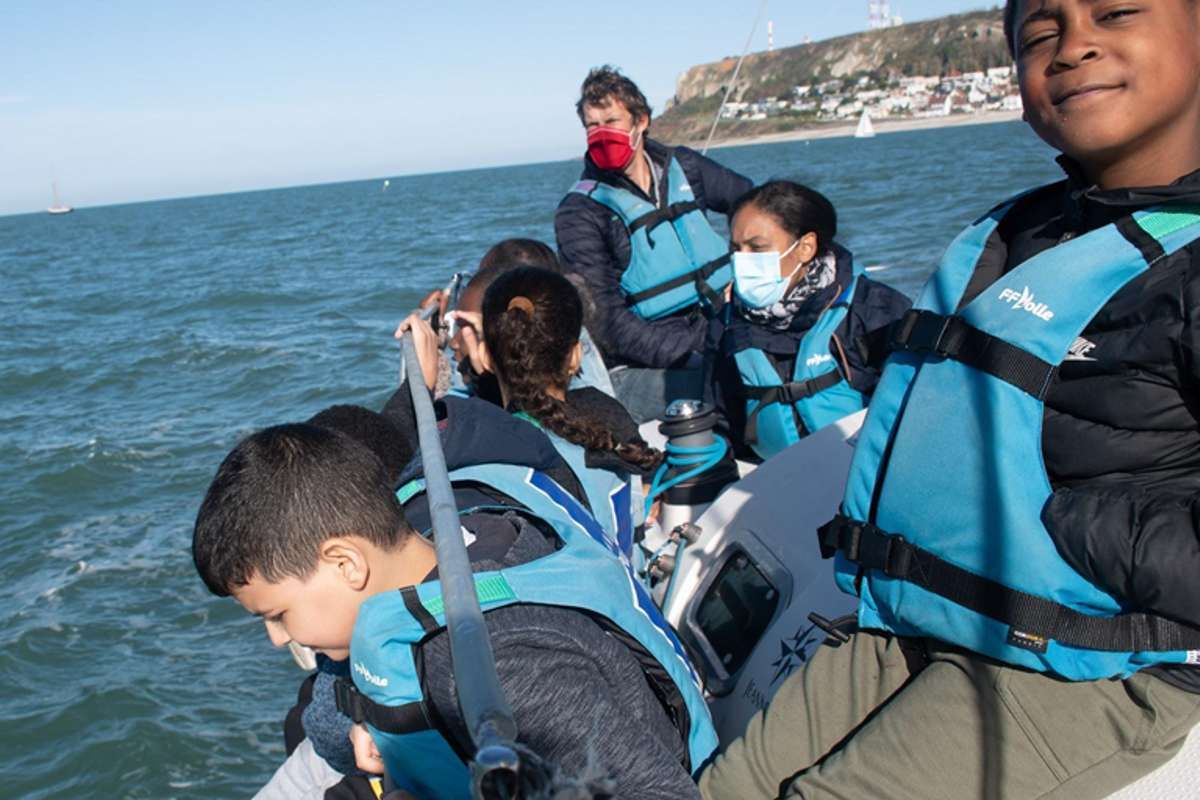 Sensibilisons 20 jeunes à la préservation des milieux aquatiques grâce à la pratique de la voile !