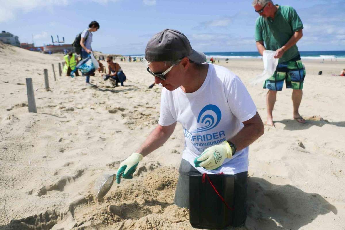 Nettoyons 60 000 m² de plage pour sensibiliser à la problématique des déchets !