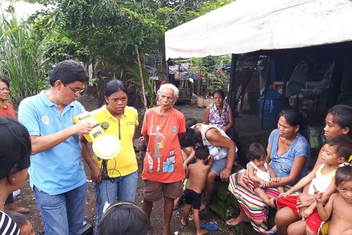 Offrons 25 kits solaires à 25 familles aux Philippines !