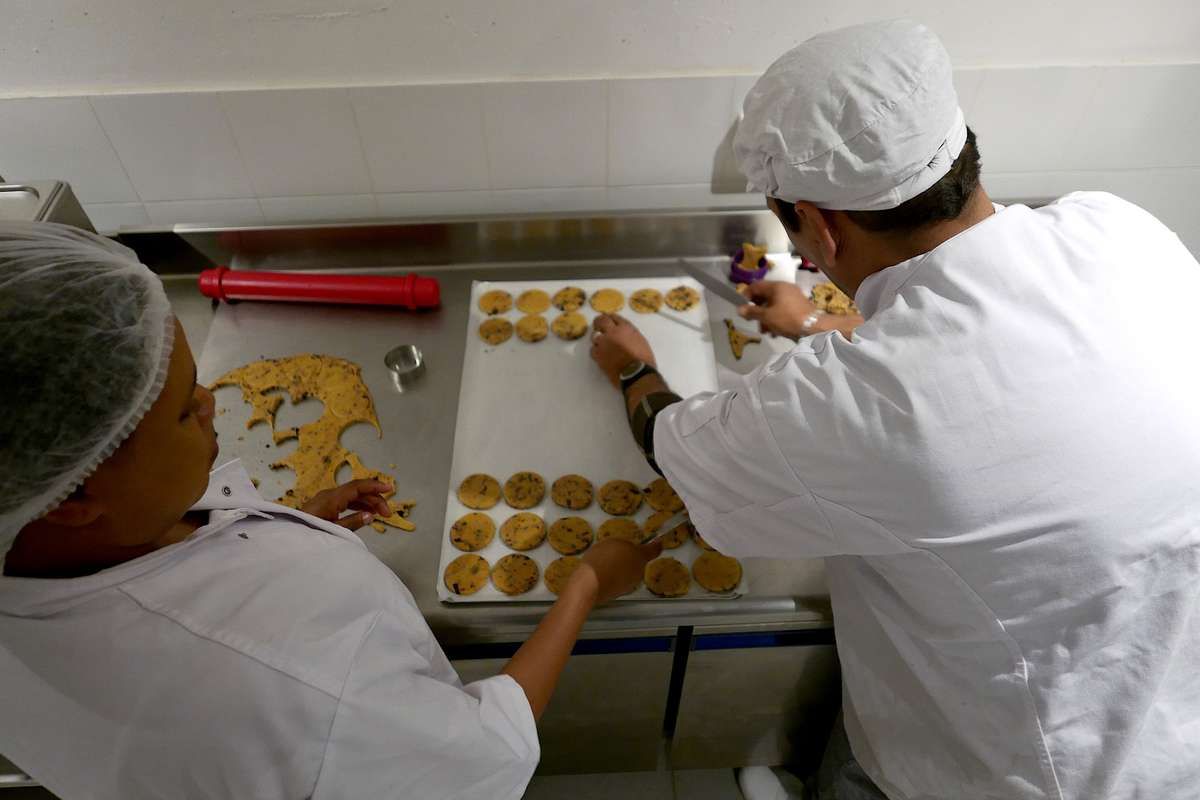 Aidons 3 sans-abri à retrouver le chemin de l'emploi grâce à une formation de biscuitier !