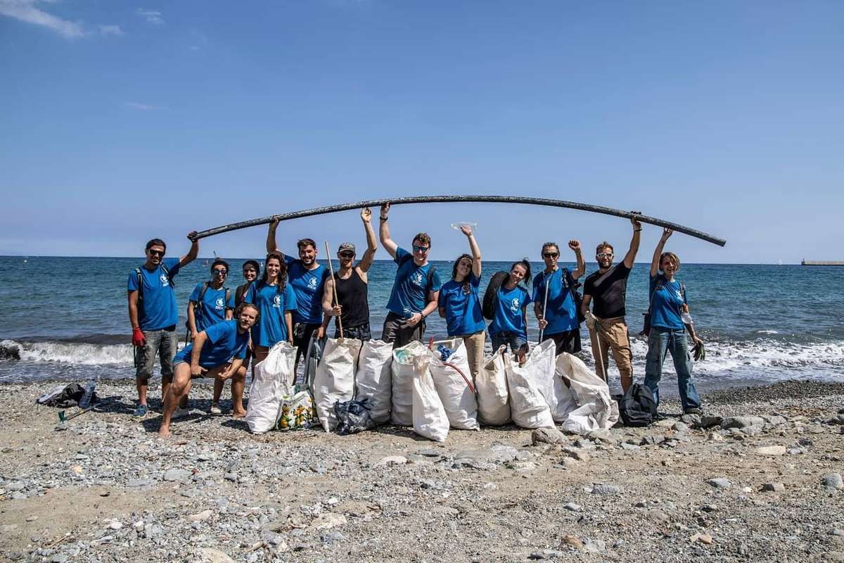 Dépolluons 15 000 m2 de littoraux grâce au Kraken, navire à mission écologique !