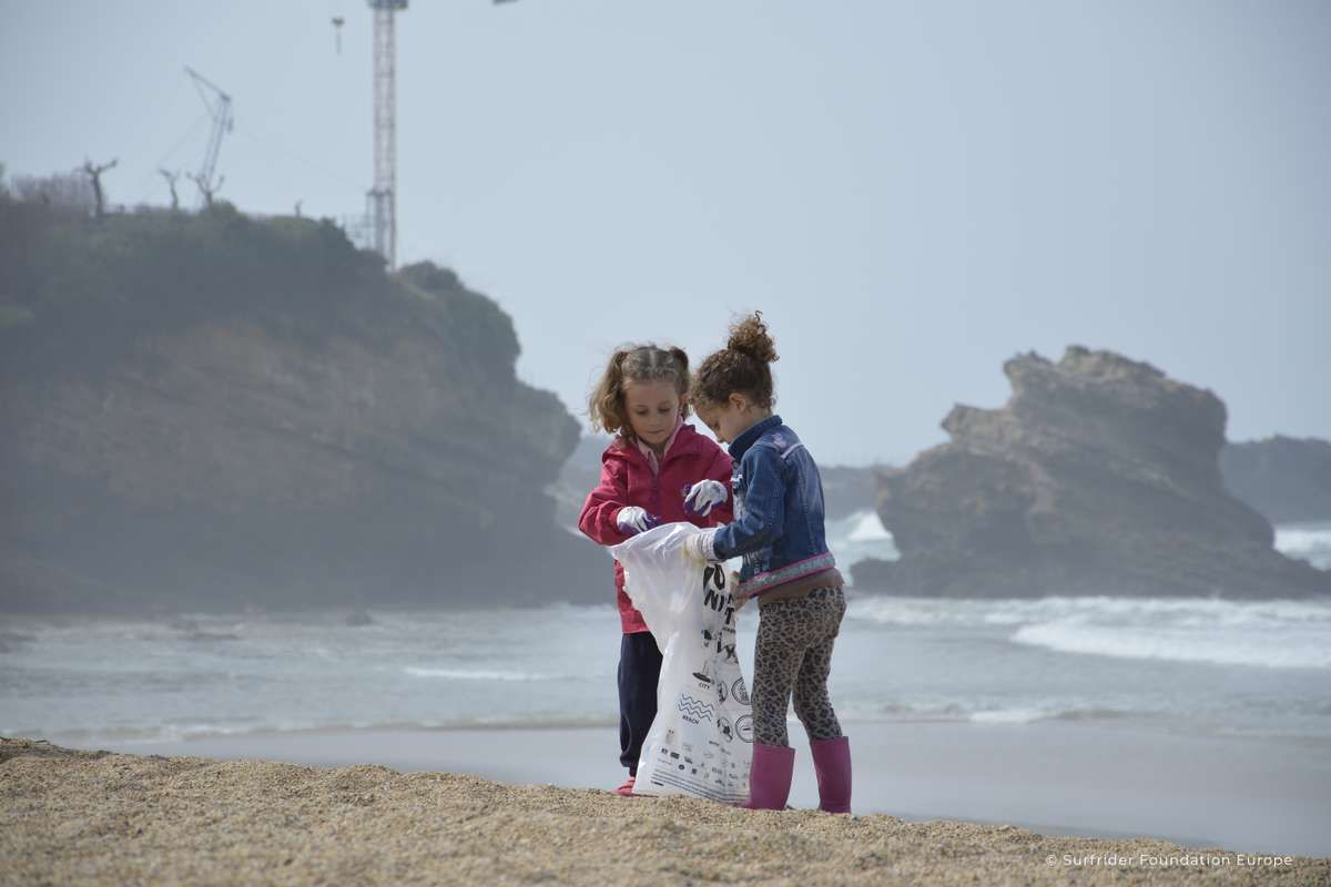Participons à la protection de notre planète en nettoyant 30000m² de plage !