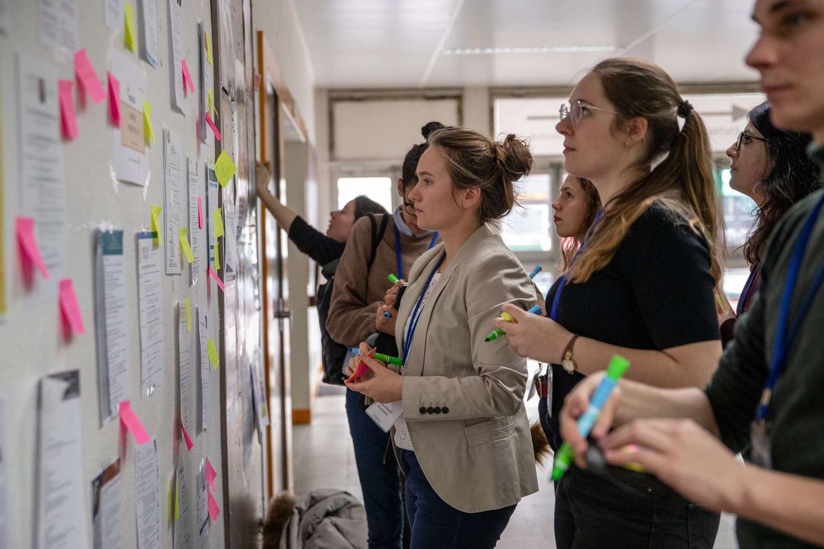 Sensibilisons 8 000 étudiants aux enjeux sociaux et environnementaux et accompagnons 1 400 d’entre eux à développer leurs compétences pour agir au service de la société et de la planète !