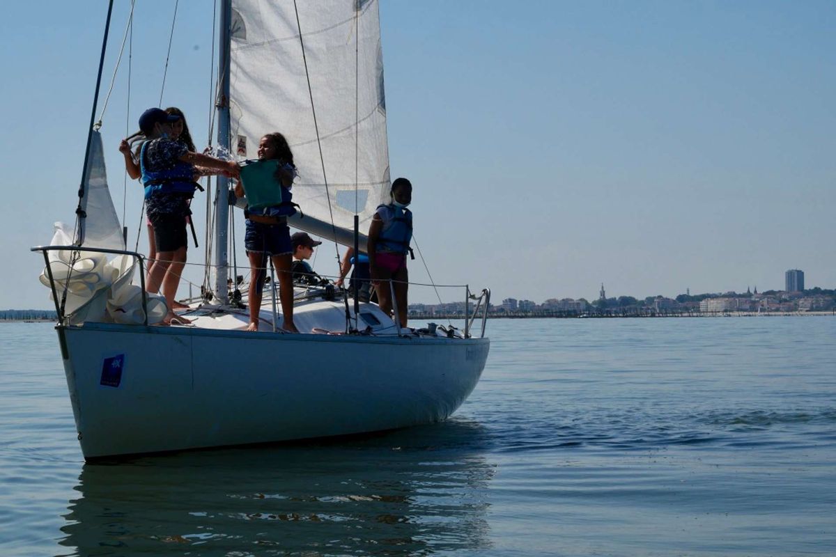 Sensibilisons 30 jeunes à la préservation des milieux aquatiques grâce à la pratique de la voile !