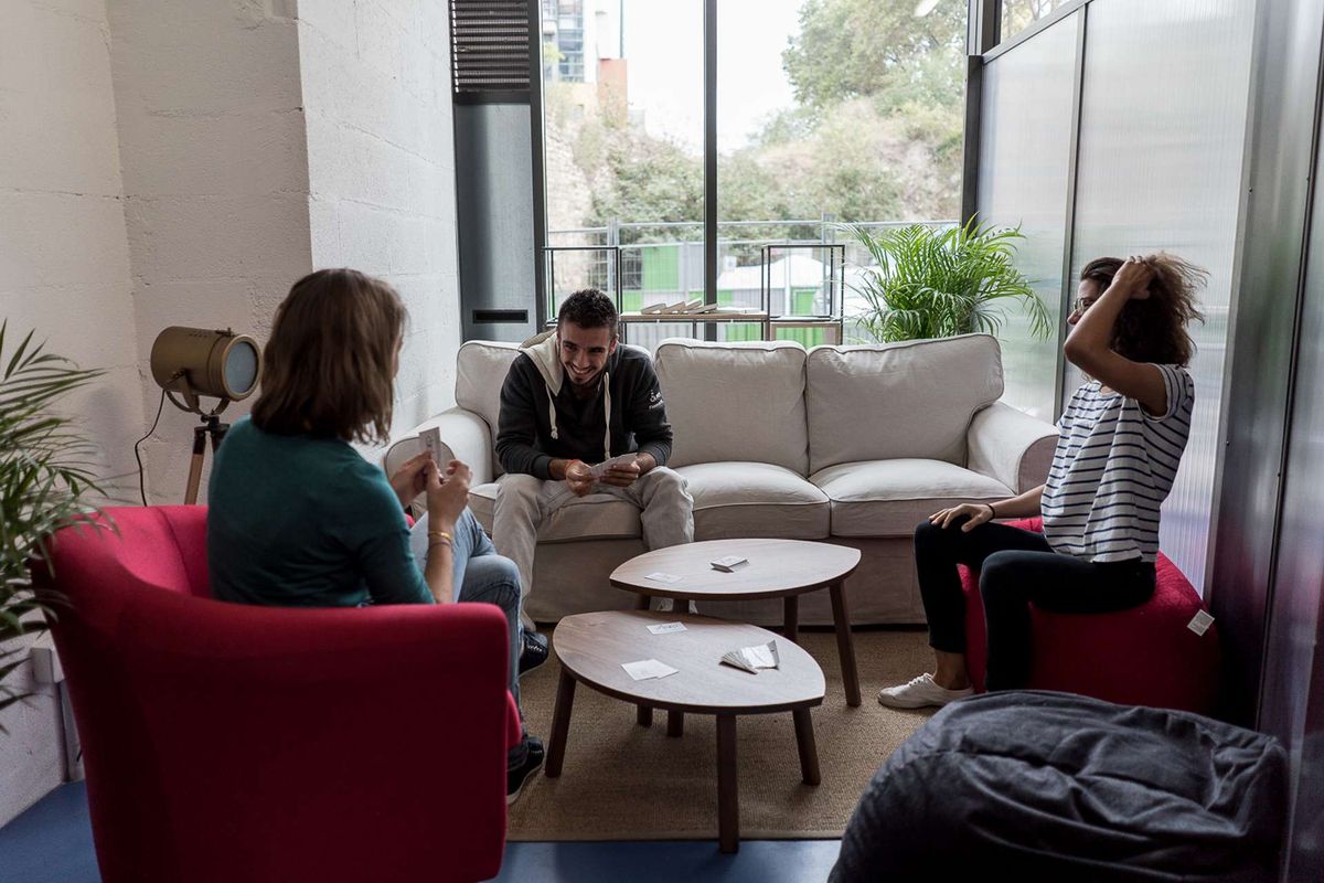 Permettons la création d'AGORAé: espaces d'échange et de solidarité par des étudiant.e.s pour des étudiant.e.s !