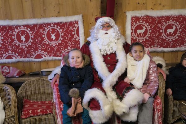 Janis et Olivia au Hameau du Père Noël avec l’Association Petits Princes 